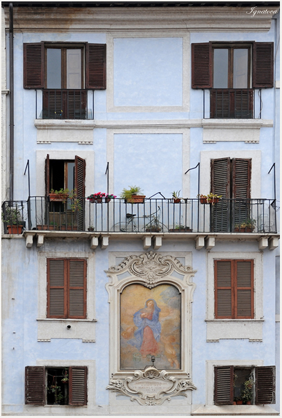    (piazza Rotonda)